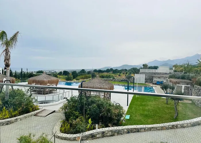 B1-14 Crystal Bay Retreat - Pool View Apartment *