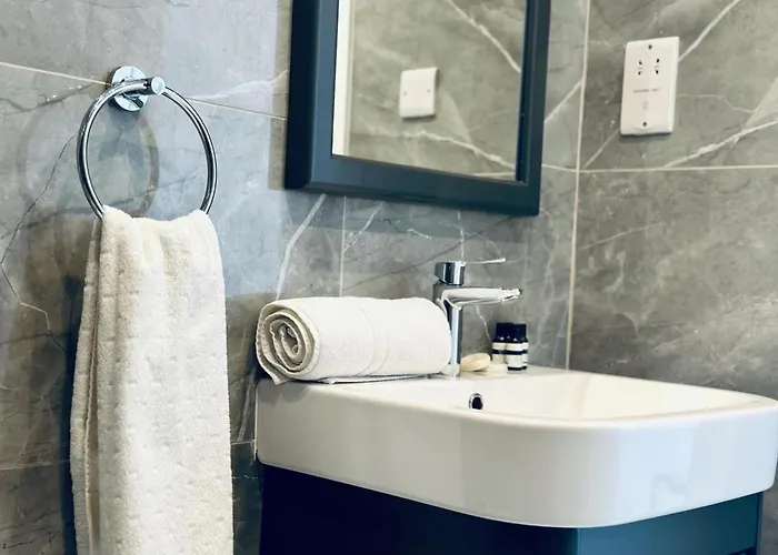 B1-14 Crystal Bay Retreat - Pool View Apartment *